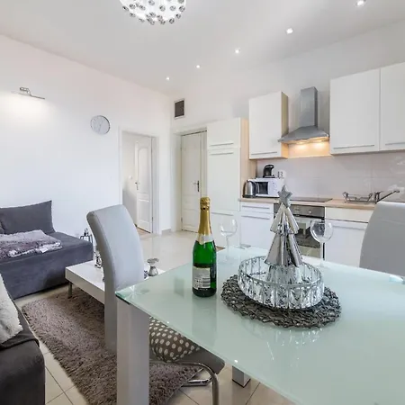 Comfrot One Bedroom With Sea View *