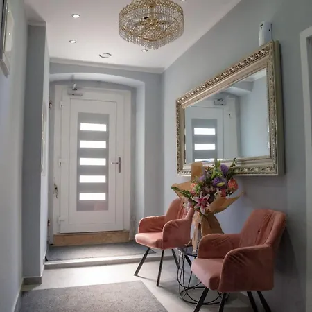 Comfrot One Bedroom With Sea View * פולה